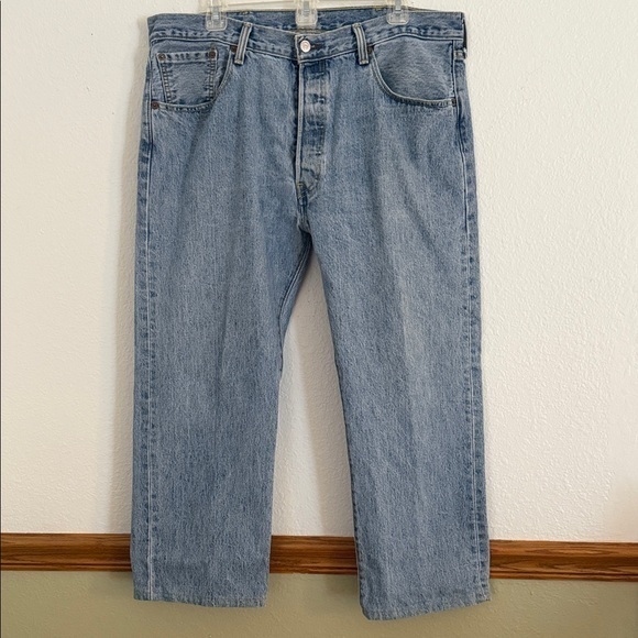 Levi's Other - Mens Levi’s 501 Button Fly Light Wash 38 SHORT